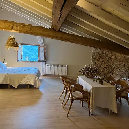 Casa Tapiolas Rectoria * Molló